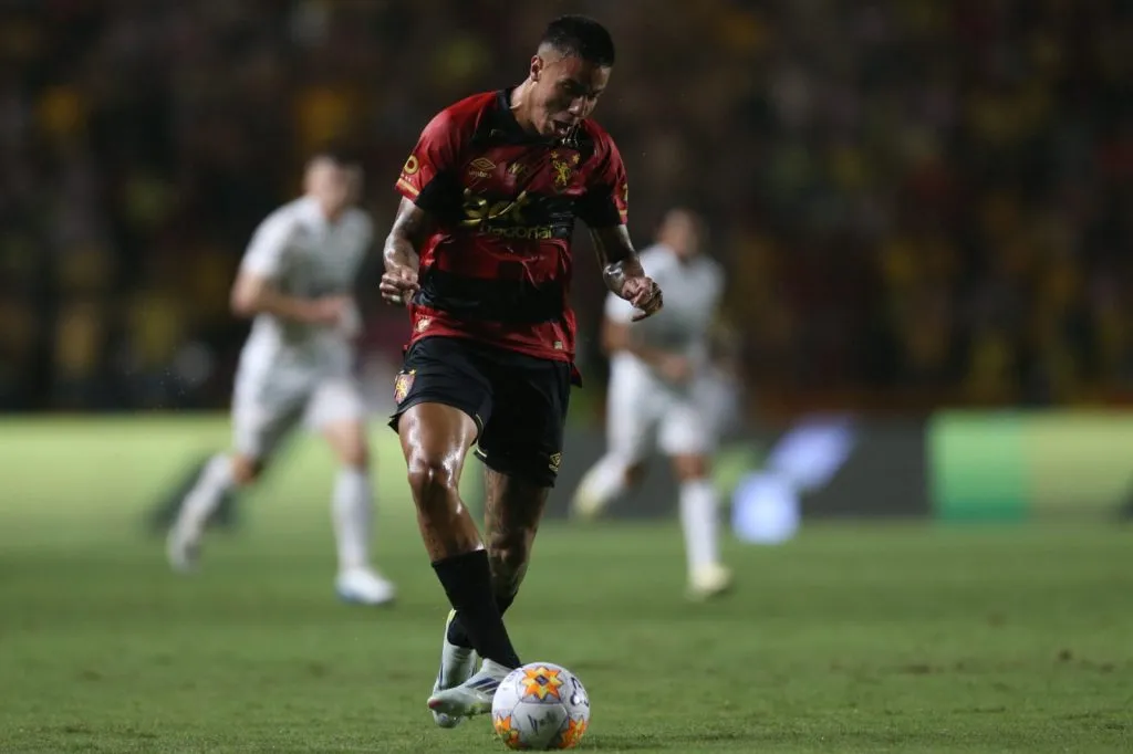 Carlos Alberto jogador do Sport durante a partida entre Sport e Ceará no Estádio da Ilha do Retiro em Recife. Foto: Marlon Costa/AGIF