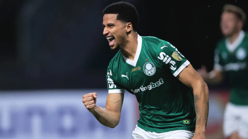 Murilo comemorando após balançar a rede pelo Palmeiras na Libertadores – Foto: Ettore Chiereguini/AGIF