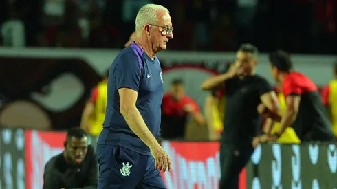 BA - SALVADOR - 25/10/2025 - BRASILEIRO A 2025, VITORIA X CORINTHIANS - Dorival Junior tecnico do Corinthians durante partida contra o Vitoria no estadio Barradao pelo campeonato Brasileiro A 2025. Foto: Walmir Cirne/AGIF