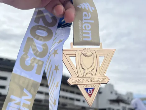 Torcida da LDU já 'canta' vitória sobre Palmeiras e distribui pacote à final