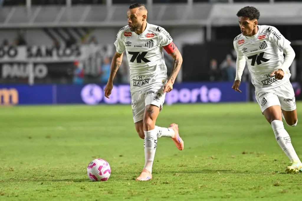 Guilherme em ação pelo Santos. Foto: Jota Erre/AGIF