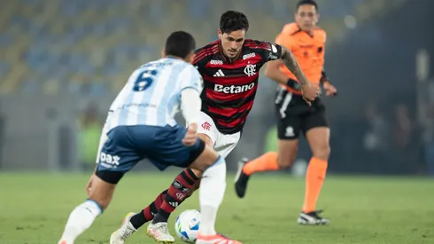 RJ - RIO DE JANEIRO - 22/10/2025 - COPA LIBERTADORES 2025, FLAMENGO X RACING - Pedro jogador do Flamengo durante partida contra o Racing no estadio Maracana pelo campeonato Copa Libertadores 2025. Foto: Jorge Rodrigues/AGIF