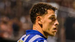 Enzo, lateral-esquerdo do Grêmio