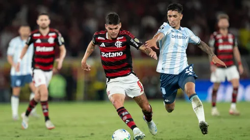 RJ - RIO DE JANEIRO - 22/10/2025 - COPA LIBERTADORES 2025, FLAMENGO X RACING - Ayrton Lucas jogador do Flamengo durante partida contra o Racing no estadio Maracana pelo campeonato Copa Libertadores 2025. Foto: Jorge Rodrigues/AGIF