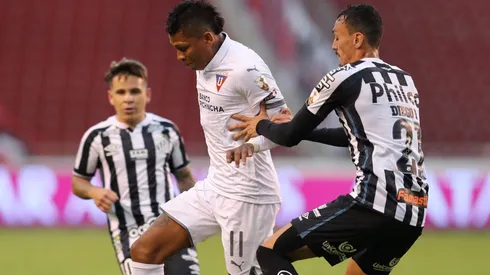 LDU possui desvantagem quando enfrenta brasileiros na Libertadores (Photo by Dolores Ochoa - Pool)