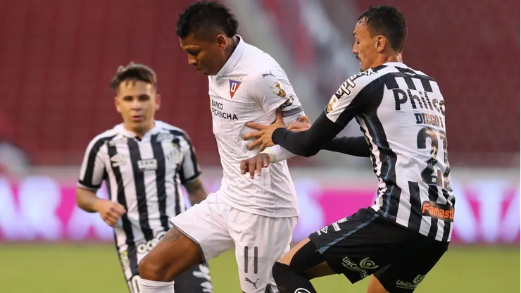 LDU possui desvantagem quando enfrenta brasileiros na Libertadores (Photo by Dolores Ochoa - Pool)
