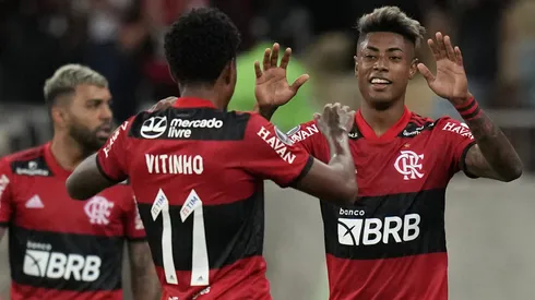 Bruno Henrique comemora um de seus gols na semifinal da Libertadores de 2021 (Photo by Silvia Izquierdo-Pool)