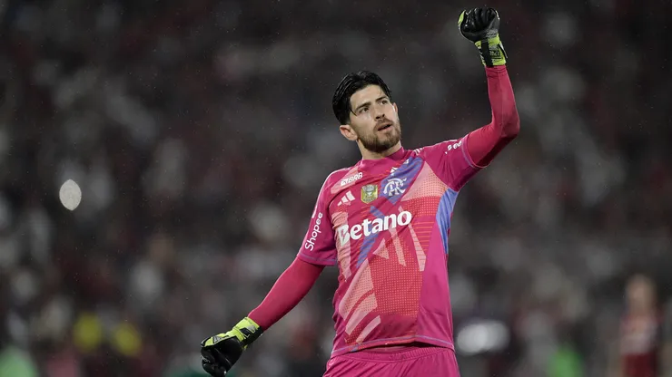 RJ - RIO DE JANEIRO - 19/10/2025 - BRASILEIRO A 2025, FLAMENGO X PALMEIRAS - Rossi goleiro do Flamengo durante partida contra o Palmeiras no estadio Maracana pelo campeonato Brasileiro A 2025. Foto: Thiago Ribeiro/AGIF