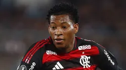 Gonzalo Plata, atacante da Seleção Equatoriana e do Flamengo - Foto: Marcos Brindicci/Getty Images)