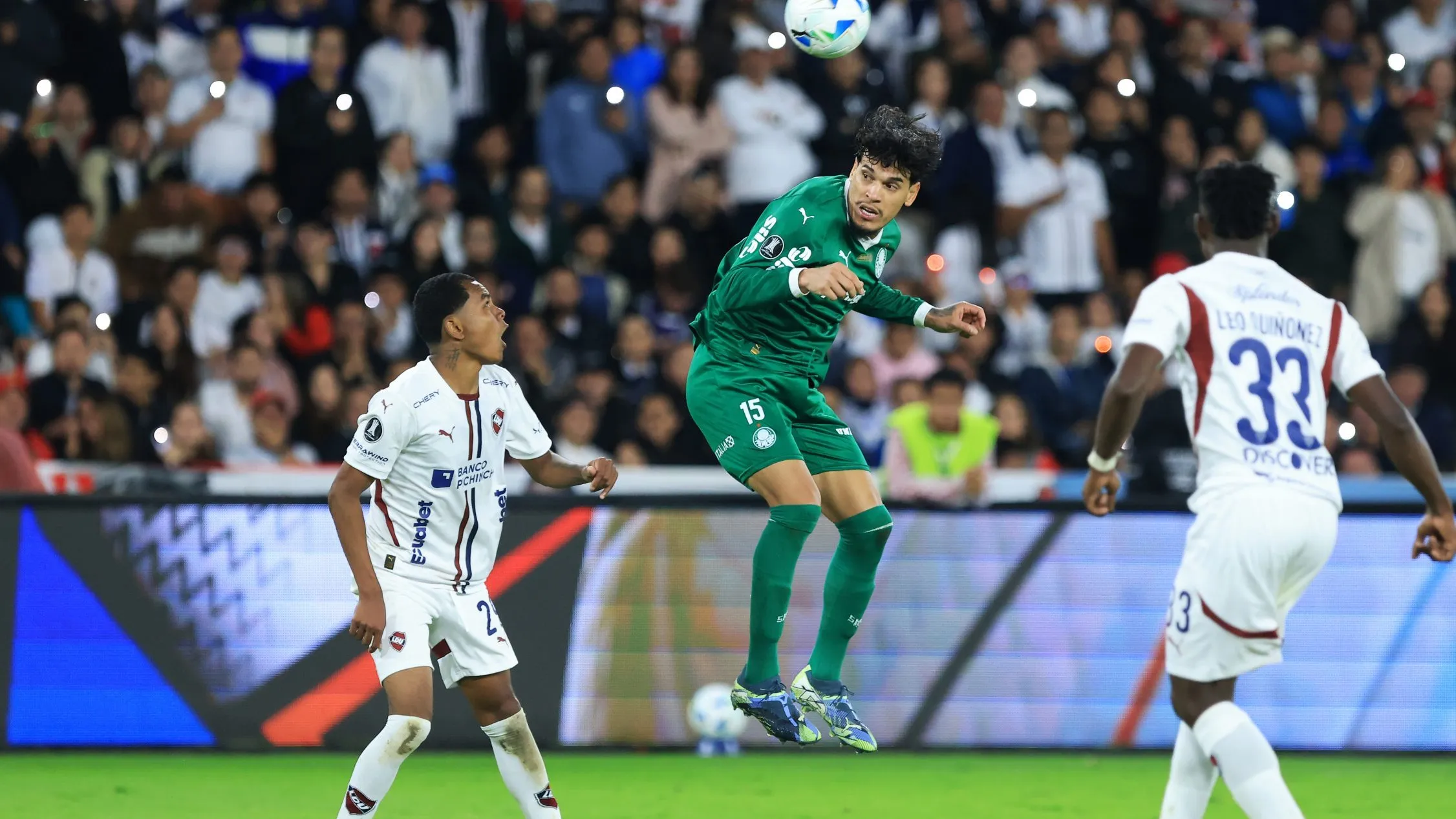 Em Quito, o Palmeiras perdeu para a LDU por 3 a 0. Foto: Franklin Jacome/Getty Images.