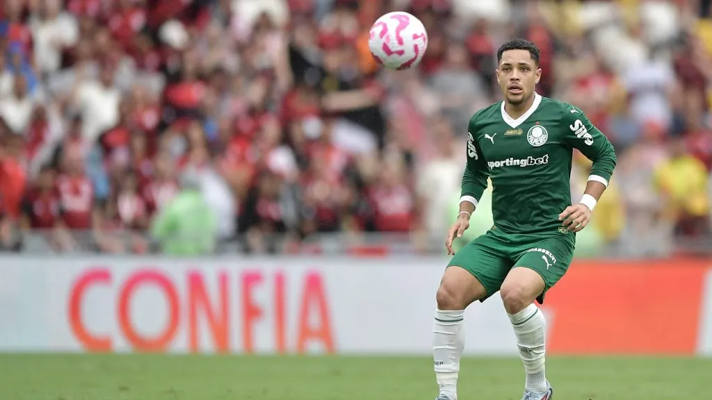 Vitor Roque é uma das esperanças do poder de ataque do Palestra – Foto: Thiago Ribeiro/AGIF