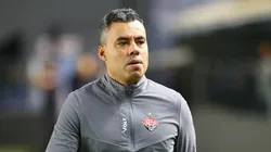 Jair Ventura durante partida contra o Santos, na Vila