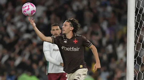 Jornal português A Bola exalta grande momento de Nuno Moreira no Vasco — FotoThiago RibeiroAGIF