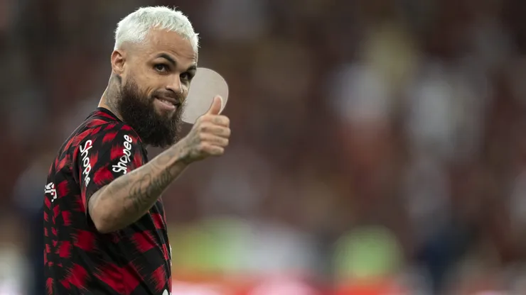 RJ - RIO DE JANEIRO - 10/05/2025 - BRASILEIRO A 2025, FLAMENGO X BAHIA - Michael jogador do Flamengo durante aquecimento antes da partida contra o Bahia no estadio Maracana pelo campeonato Brasileiro A 2025. Foto: Jorge Rodrigues/AGIF