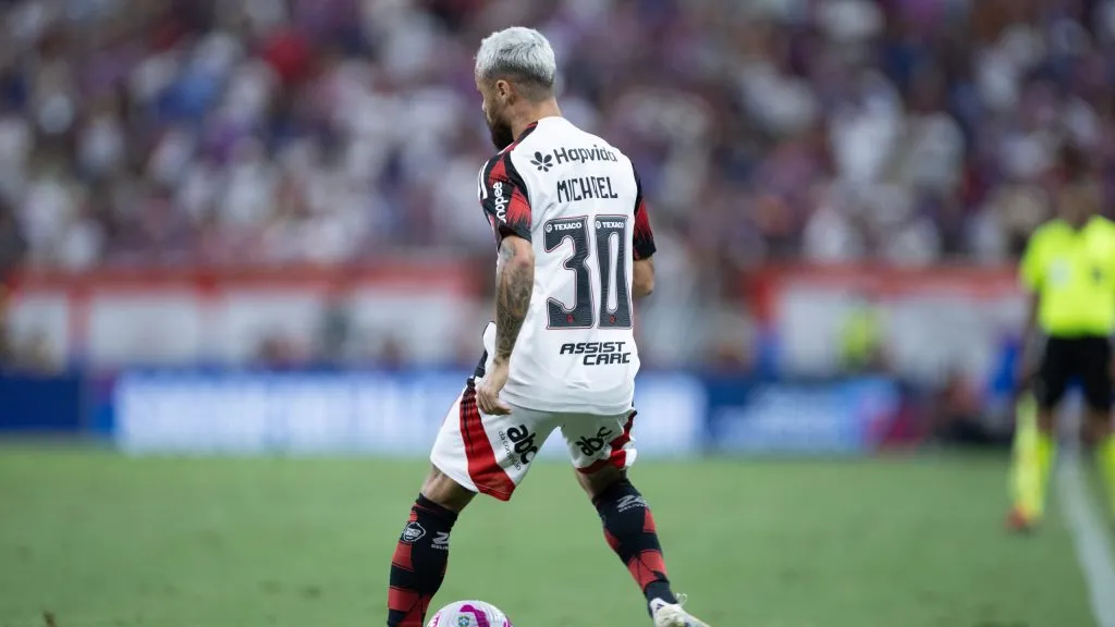 CE – FORTALEZA – 25/10/2025 – BRASILEIRO A 2025, FORTALEZA X FLAMENGO – Michael jogador do Flamengo durante partida contra o Fortaleza no estadio Arena Castelao pelo campeonato Brasileiro A 2025. Foto: Baggio Rodrigues/AGIF