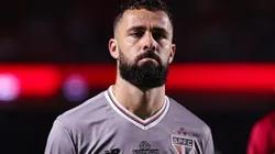 SP - SAO PAULO - 17/05/2025 - BRASILEIRO A 2025, SAO PAULO X GREMIO - Jandrei goleiro do Sao Paulo durante entrada em campo para partida contra o Gremio no estadio Morumbi pelo campeonato Brasileiro A 2025. Foto: Fabio Giannelli/AGIF