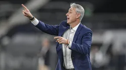 RJ - RIO DE JANEIRO - 14/08/2025 - COPA LIBERTADORES 2025, BOTAFOGO X LDU - Tiago Nunes tecnico do LDU durante partida contra o Botafogo no estadio Engenhao pelo campeonato Copa Libertadores 2025. Foto: Thiago Ribeiro/AGIF