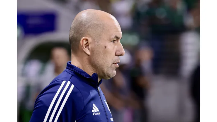 SP - SAO PAULO - 26/10/2025 - BRASILEIRO A 2025, PALMEIRAS X CRUZEIRO - Leonardo Jardim tecnico do Cruzeiro durante partida contra o Palmeiras no estadio Arena Allianz Parque pelo campeonato Brasileiro A 2025. Foto: Marcello Zambrana/AGIF