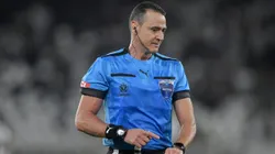 RJ - RIO DE JANEIRO - 14/08/2025 - COPA LIBERTADORES 2025, BOTAFOGO X LDU - O arbitro Wilmar Roldan durante partida entre Botafogo e LDU no estadio Engenhao pelo campeonato Copa Libertadores 2025. Foto: Thiago Ribeiro/AGIF