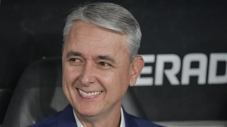 Tiago Nunes deve montar um "ferrolho" da LDU contra o Palmeiras.