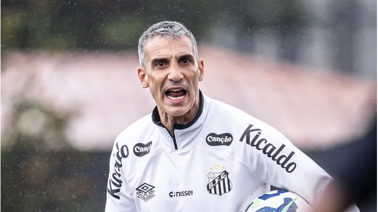 Vojvoda durante treinamento no CT Rei Pelé