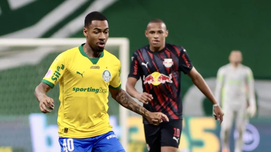 Foto: Marcello Zambrana/AGIF – Allan foi o destaque no Alviverde contra LDU e sofreu pênalti convertido por Veiga.