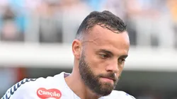 Guilherme durante partida na Vila Belmiro.