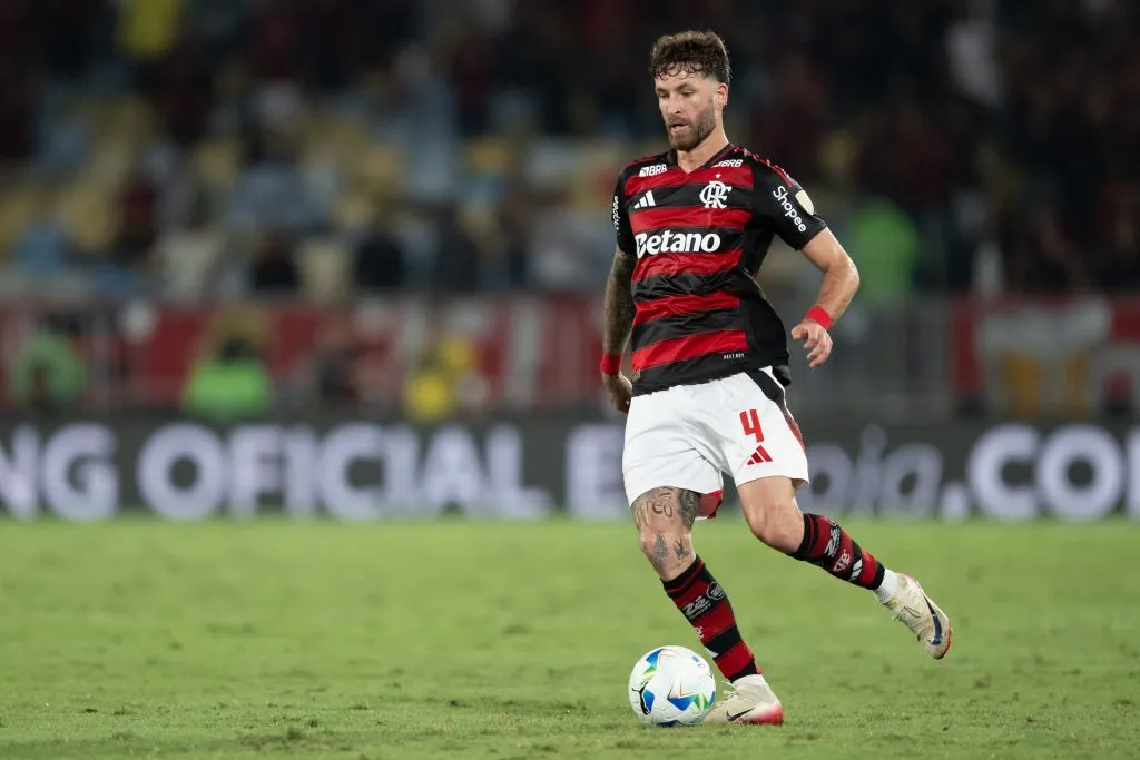 Léo Pereira jogador do Flamengo durante partida contra o Racing no estadio Maracana pelo campeonato Copa Libertadores 2025. Foto: Jorge Rodrigues/AGIF