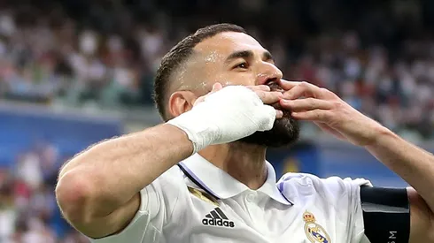 Benzema em campo em época que esteve no Real Madrid.