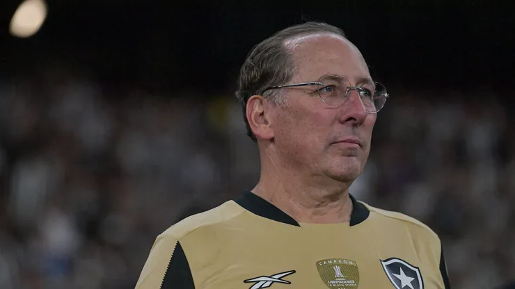 Torcida organizada do Botafogo protesta contra preço de ingressos para clássico com o Vasco — Foto Thiago RibeiroAGIF