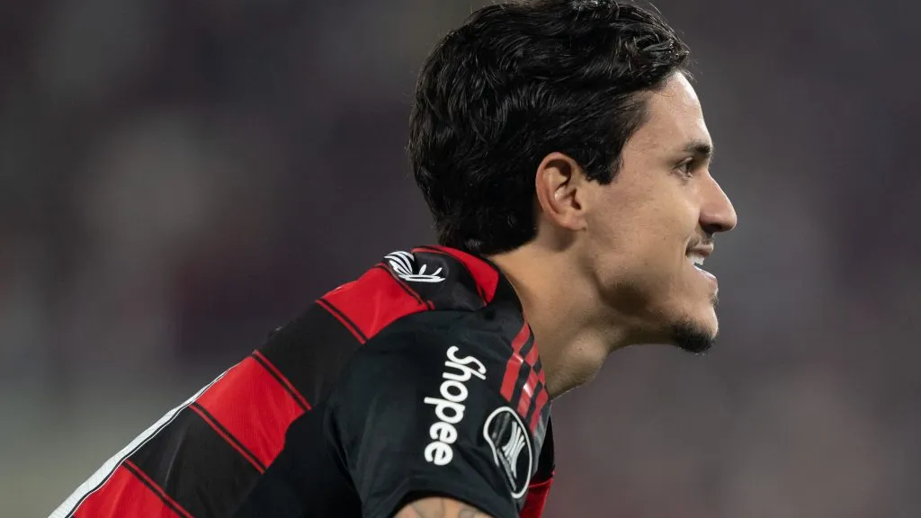 RJ – RIO DE JANEIRO – 18/09/2025 – COPA LIBERTADORES 2025, FLAMENGO X ESTUDIANTES – Pedro jogador do Flamengo comemora seu gol durante partida contra o Estudiantes no estadio Maracana pelo campeonato Copa Libertadores 2025. Foto: Jorge Rodrigues/AGIF