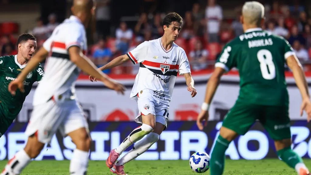 SP – SAO PAULO – 05/10/2025 – BRASILEIRO A 2025, SAO PAULO X PALMEIRAS – Rodriguinho jogador do Sao Paulo durante partida contra o Palmeiras no estadio Morumbi pelo campeonato Brasileiro A 2025. Foto: Marcello Zambrana/AGIF
