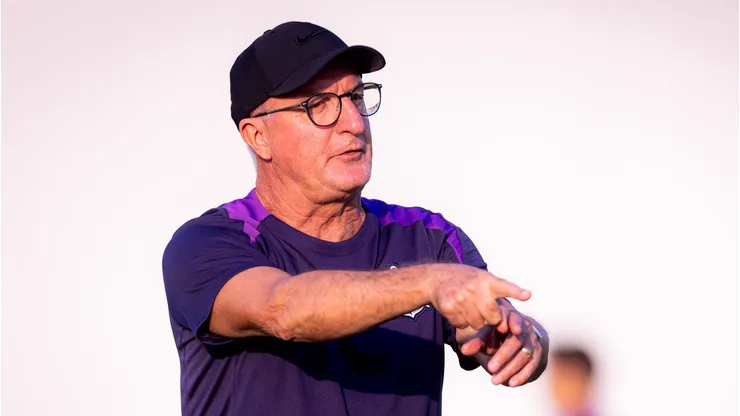 Dorival Júnior em treino no CT Joaquim Grava
