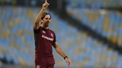 RIO DE JANEIRO, BRAZIL - OCTOBER 25: Head coach of Fluminense, Luis Zubeldia, gestures during the match between Fluminense and Internacional as part of Brasileirao 2025 at Maracana Stadium on October 25, 2025 in Rio de Janeiro, Brazil. (Photo by Lucas Figueiredo/Getty Images)
