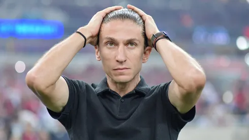 Filipe Luís deseja continuar no Rubro-Negro
