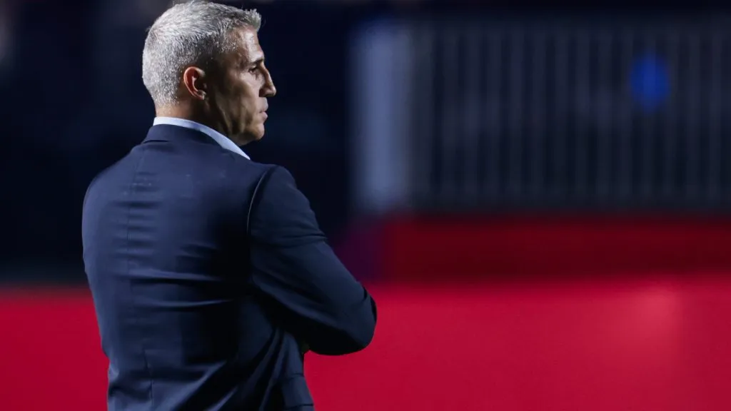 SP – SAO PAULO – 25/10/2025 – BRASILEIRO A 2025, SAO PAULO X BAHIA – Hernan Crespo tecnico do Sao Paulo durante partida contra o Bahia no estadio Morumbi pelo campeonato Brasileiro A 2025.   Foto: Marcello Zambrana/AGIF