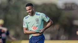 Renan Lodi, jogador da Seleção Brasileira durante treino.