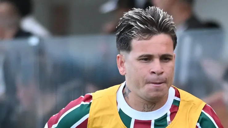 Soteldo durante jogo na Vila Belmiro.
