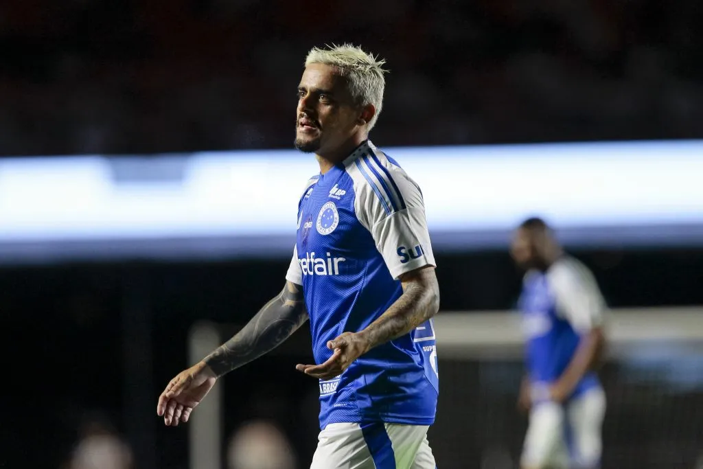 Fagner durante partida pelo Cruzeiro. Foto: Marco Miatelo/AGIF