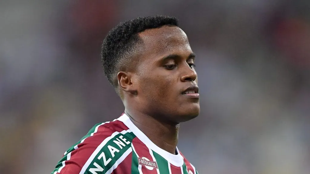 Foto: Thiago Ribeiro/AGIF – Meia ex-Fluminense interessa ao CRF para 2026.