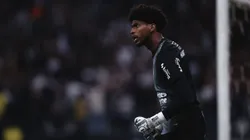 Hugo Souza, jogador do Corinthians, comemora gol de sua equipe durante partida contra o Mirassol no estadio Arena Corinthians pelo campeonato Brasileiro A 2025. Foto: Ettore Chiereguini/AGIF