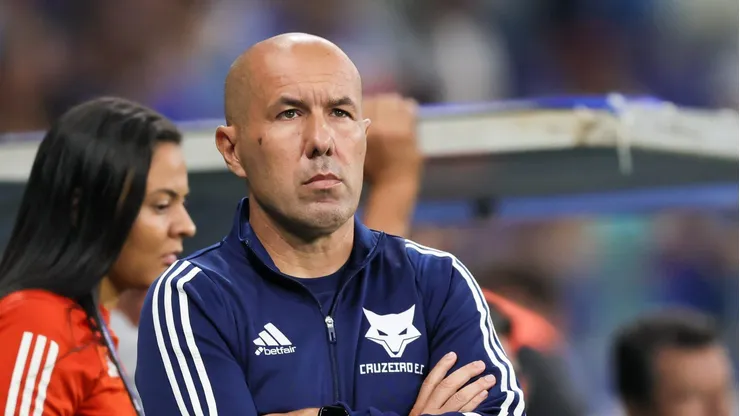 Leonardo Jardim prepara mudanças na equipe titular. Foto: Gilson Lobo/AGIF