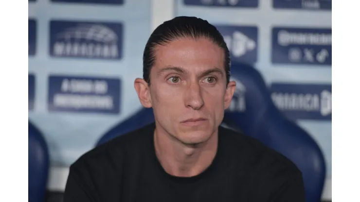 Filipe Luis tecnico do Flamengo durante partida contra o Cruzeiro no estadio Maracana pelo campeonato Brasileiro A 2025. Foto: Thiago Ribeiro/AGIF