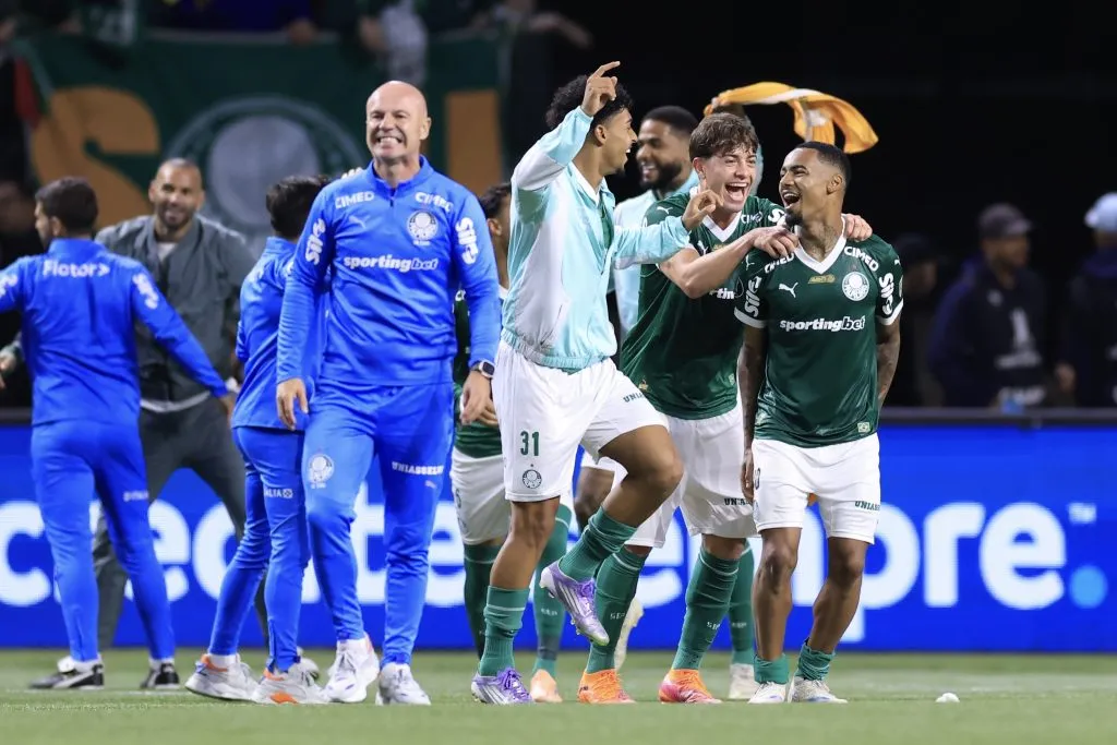 Jogadores do Palmeiras comemoram vitoria ao final da partida contra o LDU no estadio Arena Allianz Parque pelo campeonato Copa Libertadores 2025. Foto: Marcello Zambrana/AGIF