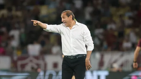 Ramón Díaz durante partida do Colorado no Beira-Rio