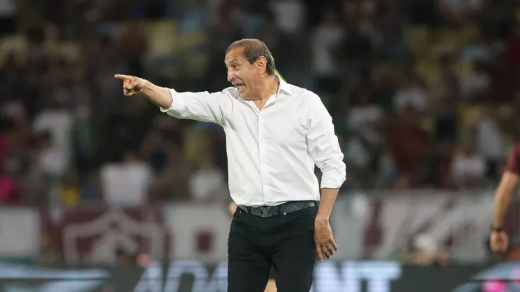 Ramón Díaz durante partida do Colorado no Beira-Rio