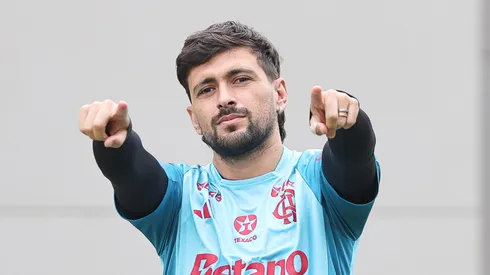 Arrascaeta durante treino do Mengão no Ninho