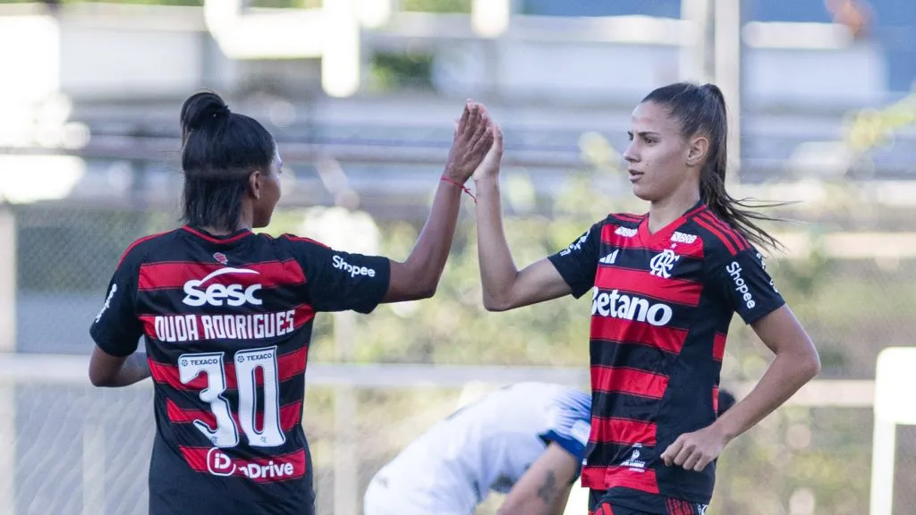 Mariana Fernandes e Duda Rodrigues jogadoras do Flamengo feminino