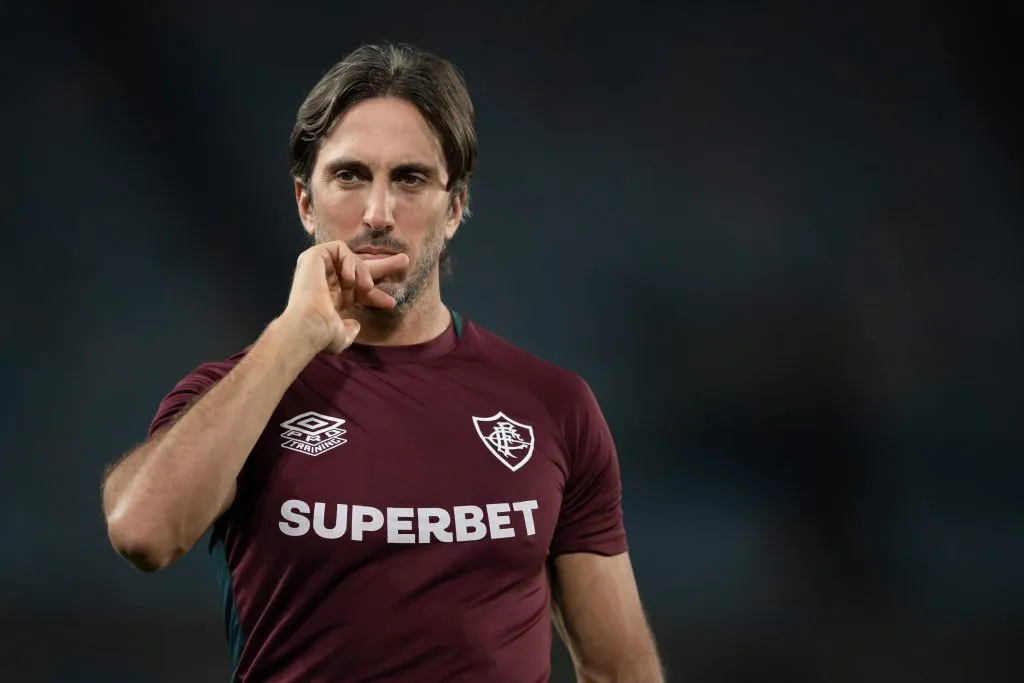 Luis Zubeldia tecnico do Fluminense durante partida contra o Ceara no estadio Maracana pelo campeonato Brasileiro A 2025. Foto: Jorge Rodrigues/AGIF