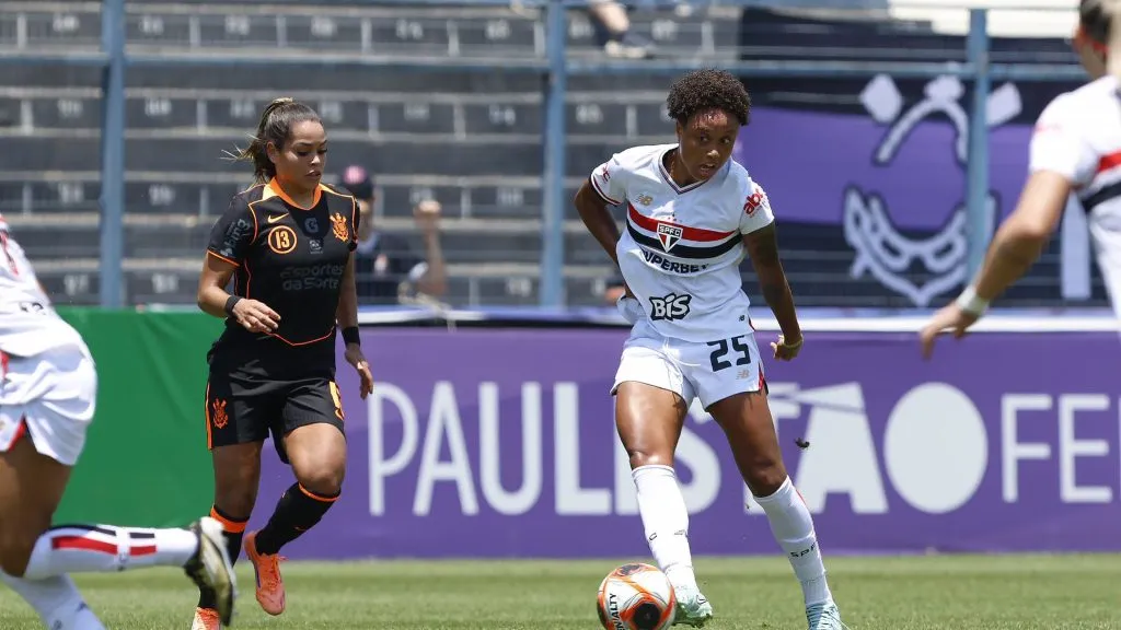 Jogadoras do Corinthians e São Paulo em clássico pelo Paulistão Feminino 2025